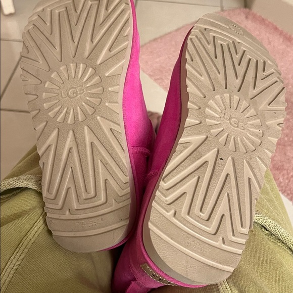 UGG pink shoes size 8 - Picture 10 of 10